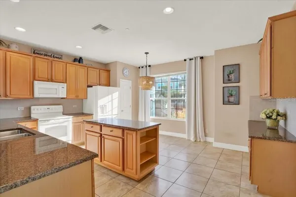 Property Slideshow image 2 of 35 | 7172 islamorada cir, Seminole, FL, 33777