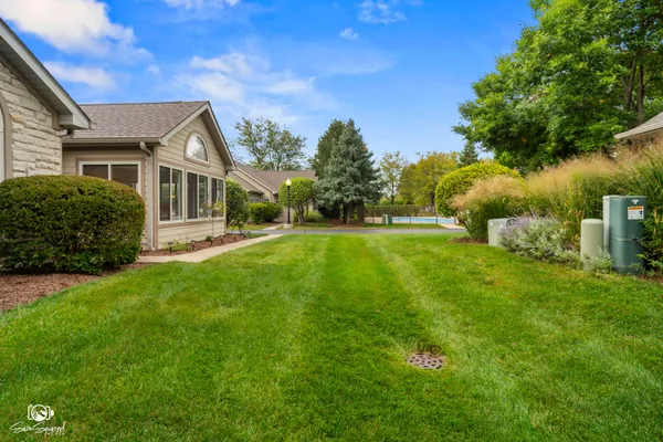 Property Slideshow image 3 of 35 | 1925 timbers edge cir, Joliet, IL, 60431