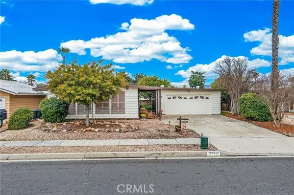 Property Slideshow image 2 of 48 | 2662 silver oak way, Hemet, CA, 92545