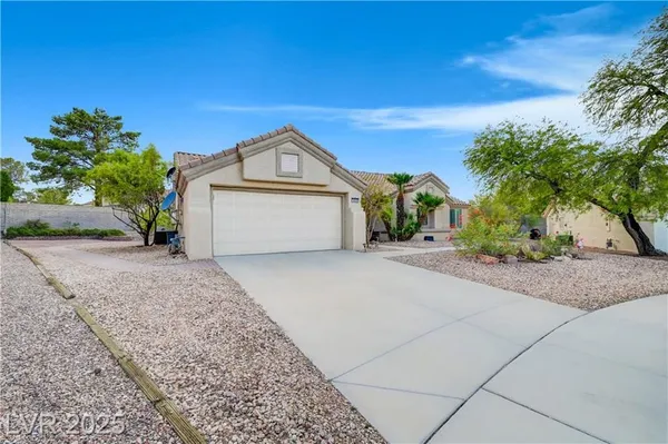 Property Slideshow image 3 of 69 | 3033 merimar dr, Las Vegas, NV, 89134