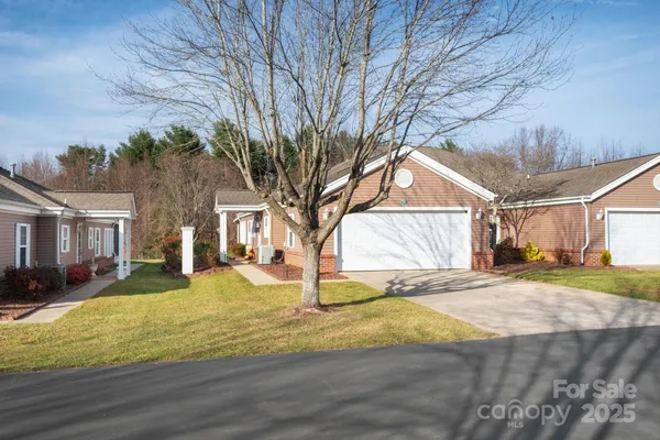 Property Slideshow image 3 of 40 | 11c heather way, Candler, NC, 28715