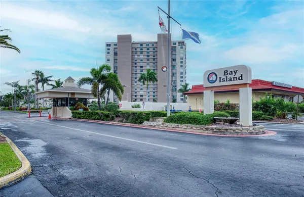 Property Slideshow image 2 of 49 | 7400 sun island dr 709, South Pasadena, FL, 33707