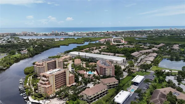 Property Slideshow image 3 of 25 | 5420 eagles point cir 406, Sarasota, FL, 34231