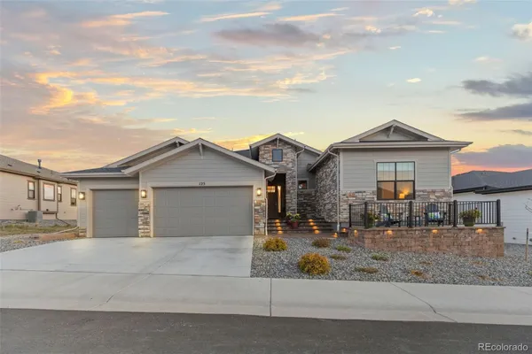 Property Slideshow image 2 of 40 | 125 scrubjay ln, Castle Rock, CO, 80104