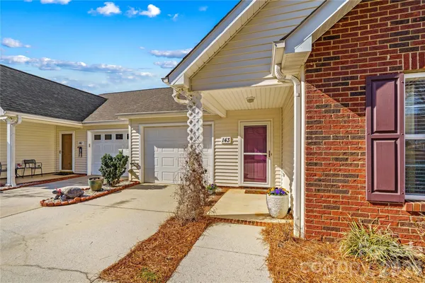 Property Slideshow image 2 of 45 | 143 ashwood ln, Mooresville, NC, 28117