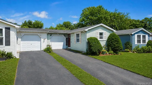 Property Slideshow image 3 of 40 | 28 greenwood blvd, Brookhaven, NY, 11949