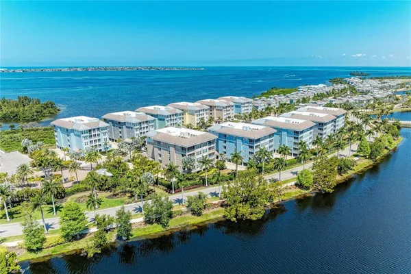 Property Slideshow image 3 of 100 | 395 aruba cir 402, Bradenton, FL, 34209