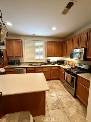 Property Slideshow image 2 of 14 | 215 gamez way, Hemet, CA, 92545