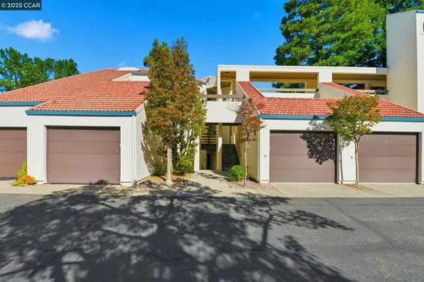 Property Slideshow image 2 of 33 | 1221 avenida sevilla 1b, Walnut Creek, CA, 94595