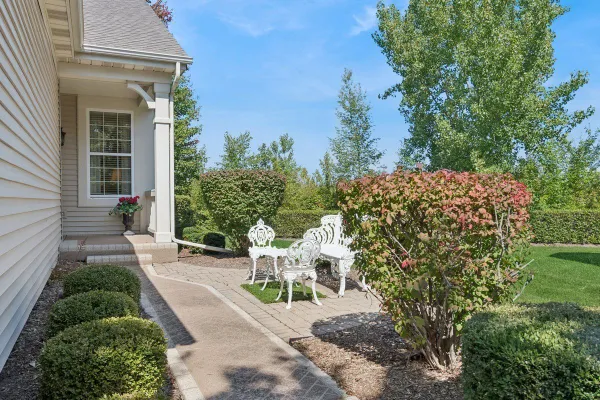 Property Slideshow image 3 of 40 | 1504 mansfield dr, Aurora, IL, 60502
