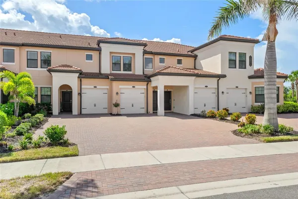 Property Slideshow image 3 of 58 | 10035 crooked creek dr unit 202, Venice, FL, 34293