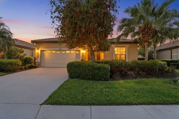 Property Slideshow image 3 of 78 | 8205 stirling falls cir, Sarasota, FL, 34243