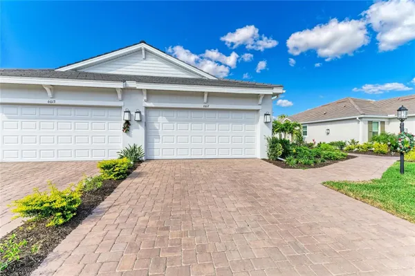 Property Slideshow image 3 of 67 | 6017 mesa gln, Bradenton, FL, 34203