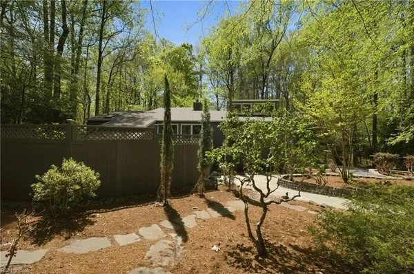 Property Slideshow image 3 of 48 | 109 holdsworth rd, Williamsburg, VA, 23185