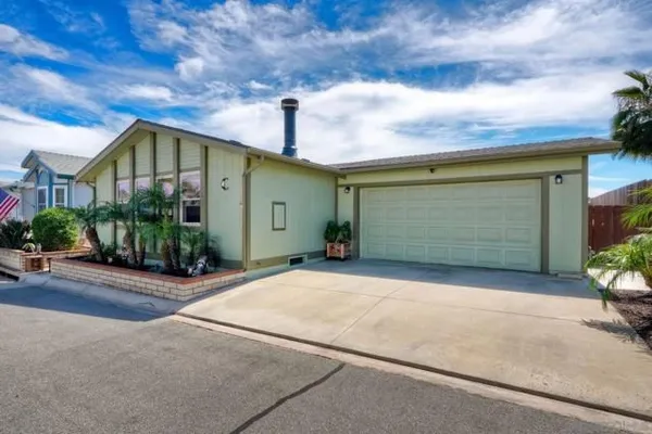 Property Slideshow image 2 of 36 | 1192 via santa paulo, Vista, CA, 92081