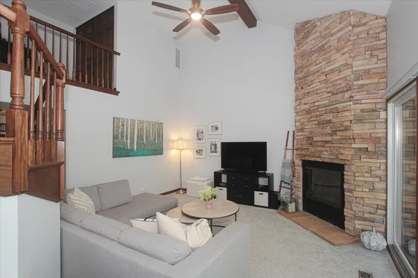 Property Slideshow image 2 of 34 | 716 old barn rd apt b b, Lake Barrington, IL, 60010