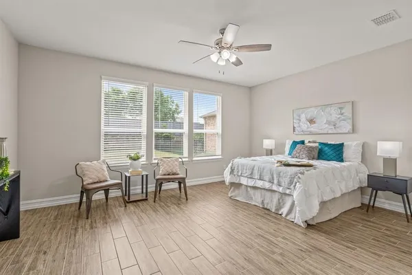 Property Slideshow image 2 of 40 | 712 freedom ln, Aubrey, TX, 76227