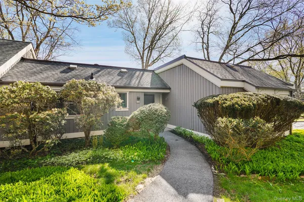 Property Slideshow image 2 of 20 | 220 heritage hls b, Somers, NY, 10589