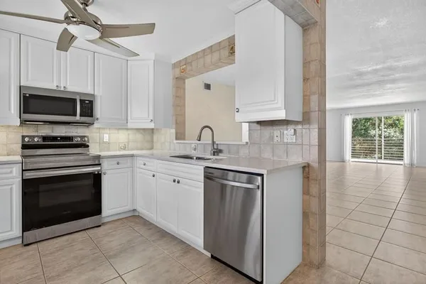 Property Slideshow image 2 of 27 | 2301 lucaya ln m4, Coconut Creek, FL, 33066