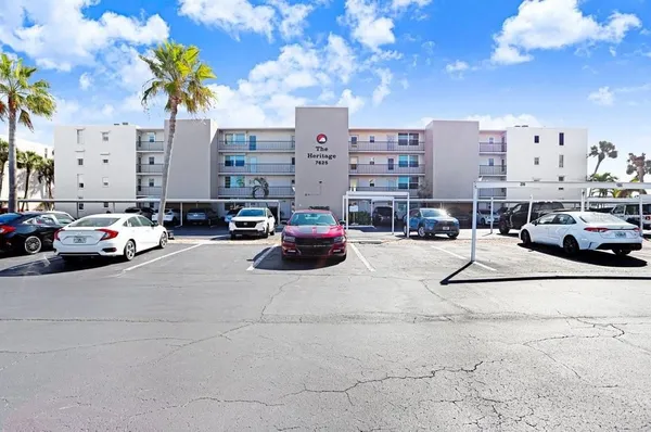 Property Slideshow image 3 of 59 | 7625 sun island dr 406, South Pasadena, FL, 33707