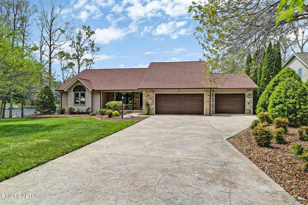 Property Slideshow image 2 of 43 | 150 lakewood dr, Crossville, TN, 38558