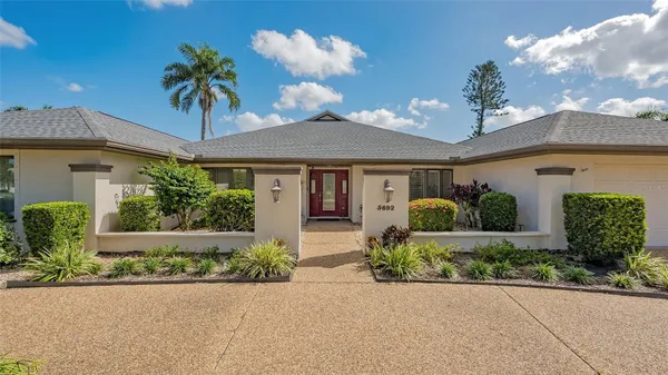 Property Slideshow image 2 of 87 | 5692 country lakes dr, Sarasota, FL, 34243