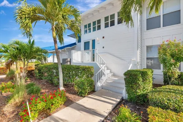 Property Slideshow image 2 of 57 | 912 sandpiper cir # 912, Bradenton, FL, 34209