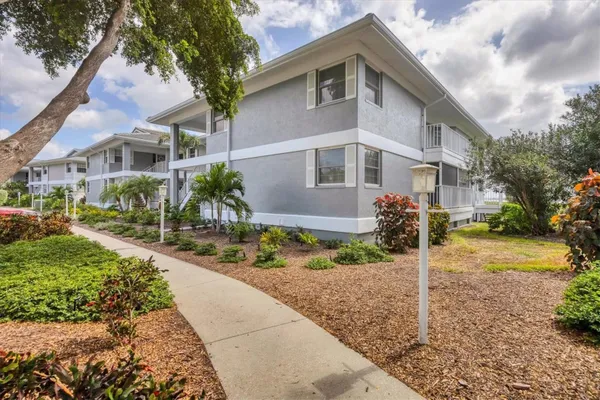 Property Slideshow image 2 of 28 | 1153 edgewater cir, Bradenton, FL, 34209