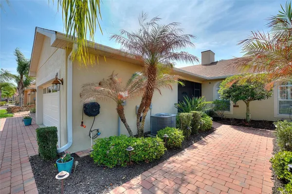 Property Slideshow image 2 of 46 | 1678 linz ct, Winter Haven, FL, 33884