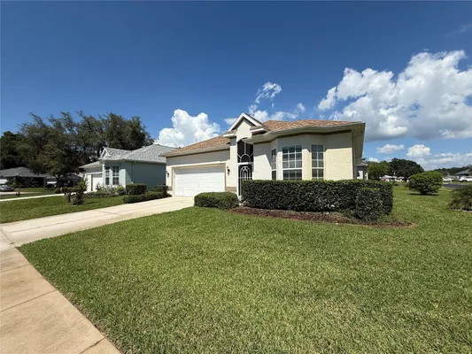 Property Slideshow image 3 of 31 | 11204 clear oak cir, New Port Richey, FL, 34654