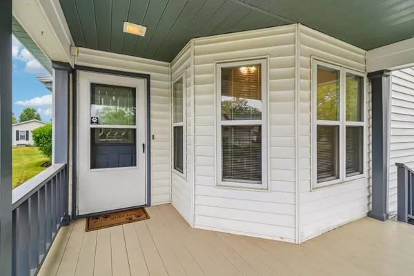 Property Slideshow image 2 of 38 | 335 belmont ct, Grayslake, IL, 60030