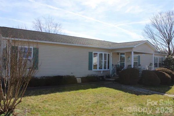 Property Slideshow image 2 of 19 | 308 riverwind dr, Hendersonville, NC, 28739