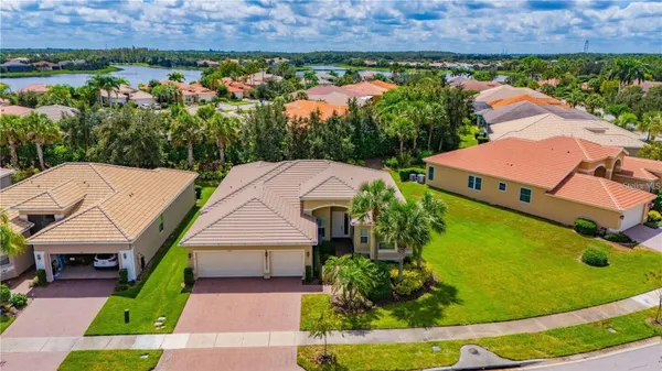 Property Slideshow image 2 of 38 | 4963 sapphire sound dr, Wimauma, FL, 33598