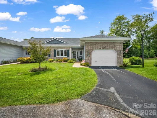 Property Slideshow image 2 of 36 | 20 country meadows ln, Hendersonville, NC, 28792