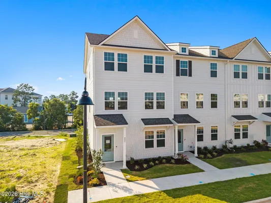Property Slideshow image 2 of 55 | 225 pelican flight loop, Wilmington, NC, 28412