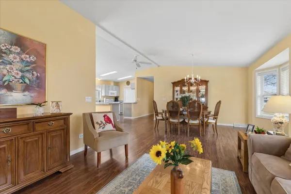 Property Slideshow image 3 of 6 | 1810 paddock ct, Grayslake, IL, 60030