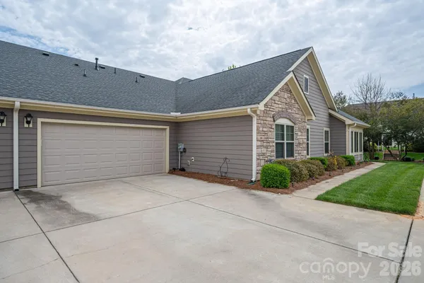 Property Slideshow image 2 of 47 | 1434 somersby cir, Gastonia, NC, 28054