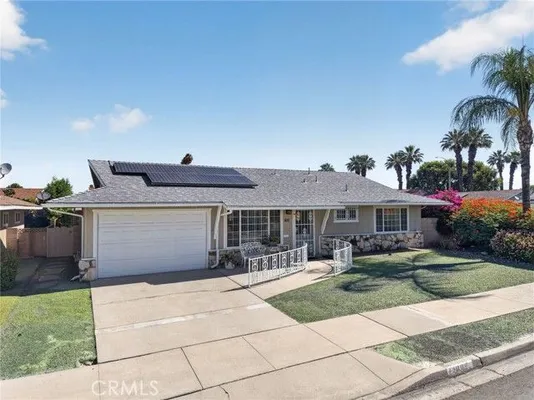 Property Slideshow image 3 of 52 | 1400 w mayberry ave, Hemet, CA, 92543