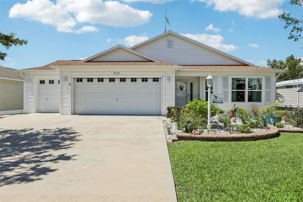 Property Slideshow image 2 of 57 | 703 royal palm ave, Lady Lake, FL, 32159