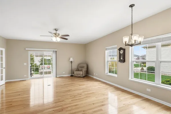 Property Slideshow image 3 of 18 | 928 yorktown st, Mchenry, IL, 60050