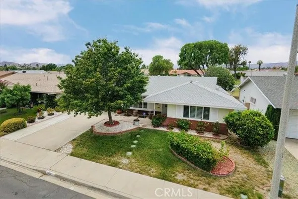 Property Slideshow image 2 of 50 | 451 olympia way, Hemet, CA, 92543