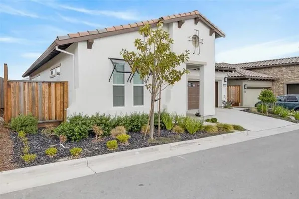 Property Slideshow image 2 of 18 | 2102 white oak dr, Hollister, CA, 95023