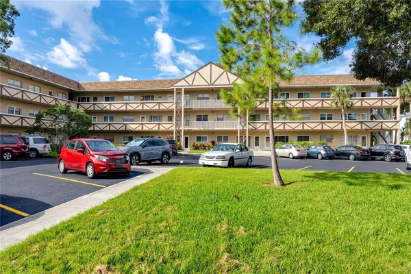 Property Slideshow image 3 of 42 | 2463 brazilia dr apt 39, Clearwater, FL, 33763