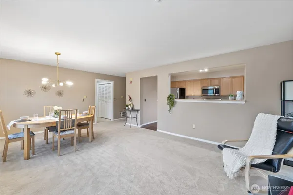 Property Slideshow image 3 of 20 | 4423 providence point pl 2628, Issaquah, WA, 98029
