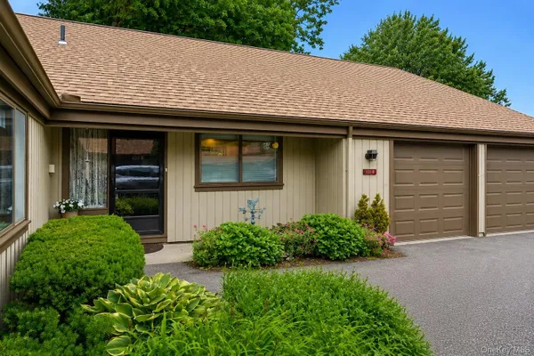 Property Slideshow image 2 of 35 | 103 heritage hls b, Somers, NY, 10589