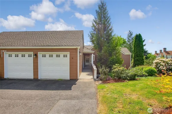 Property Slideshow image 2 of 40 | 22521 se 42nd ter 2207, Issaquah, WA, 98029