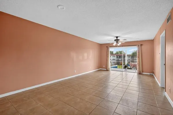 Property Slideshow image 3 of 18 | 9410 n hollybrook lake dr 303, Pembroke Pines, FL, 33025