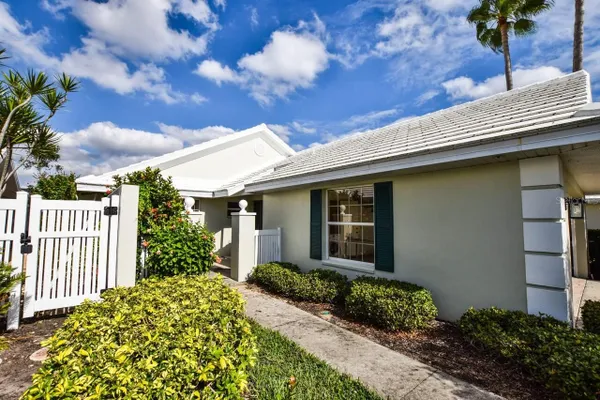 Property Slideshow image 3 of 64 | 768 harrington lake dr 106, Venice, FL, 34293