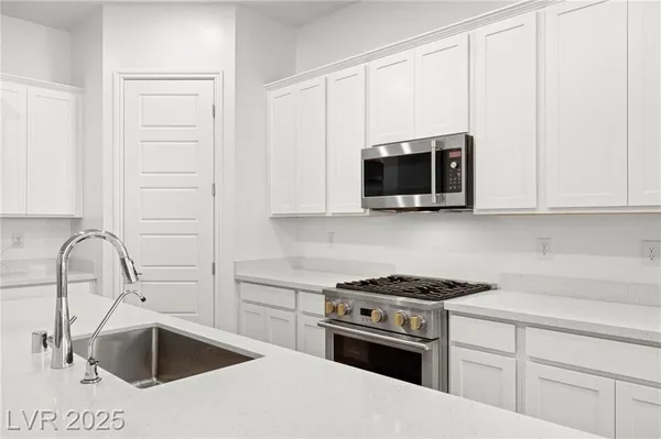 Property Slideshow image 2 of 33 | 912 calluna hills ln, Las Vegas, NV, 89138