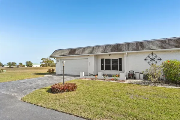 Property Slideshow image 2 of 54 | 332 club manor dr, Sun City Center, FL, 33573